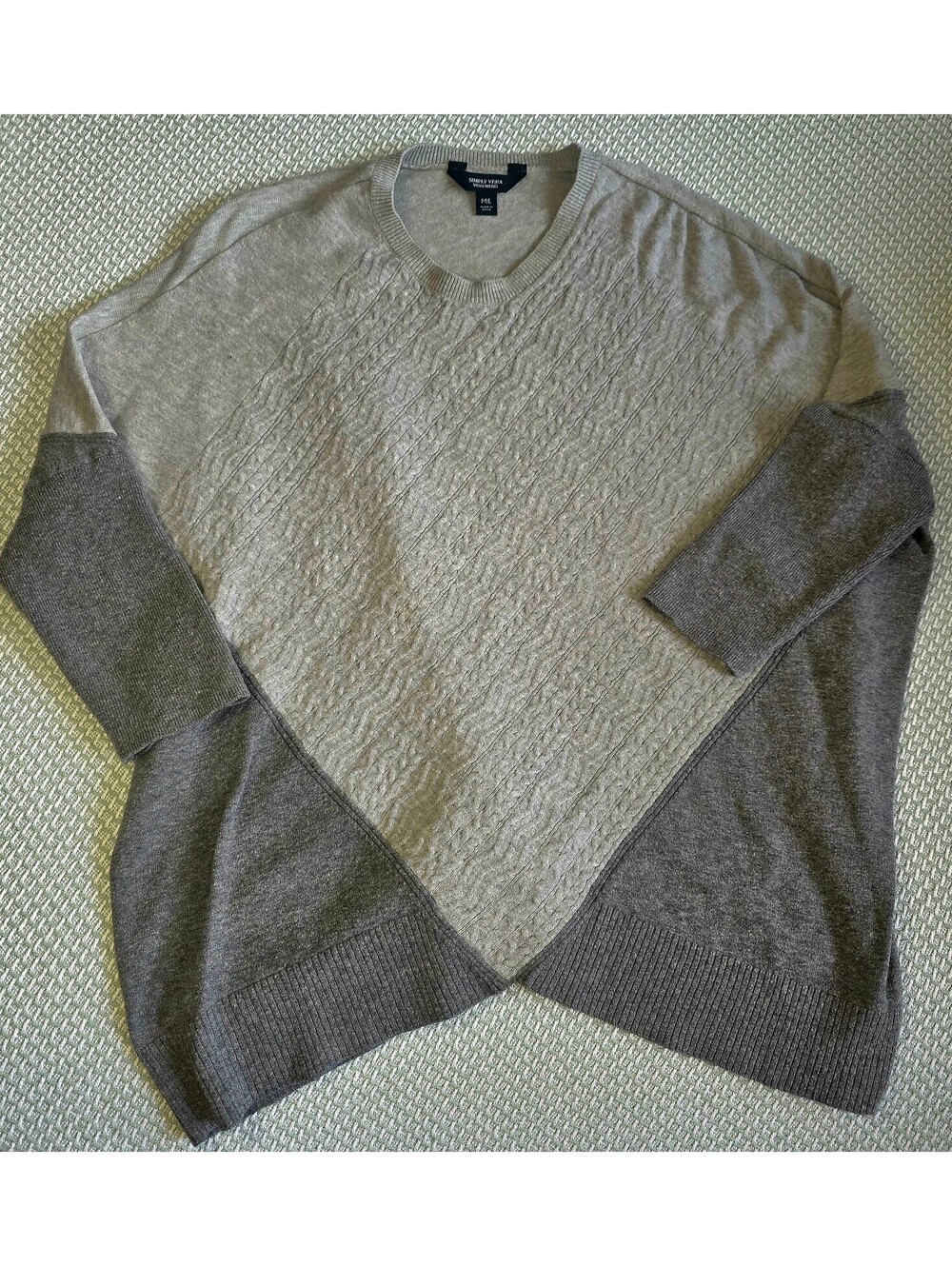 Vera Wang gray cable knit sweater size medium / large